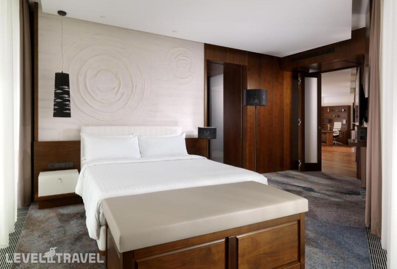 фотографии номера Люкс роскошный отеля Marriott Minsk Hotel в Беларусь(Минск) - фото №1