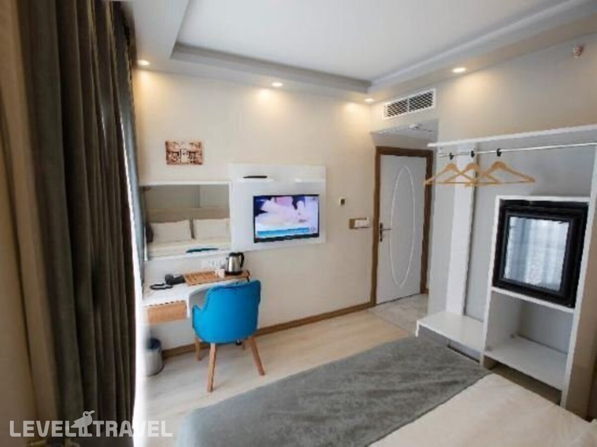 фотографии номера Трехместный делюкс отеля Royal Inci Airport Hotel в Турция(Кючюкчекмедже) - фото №9