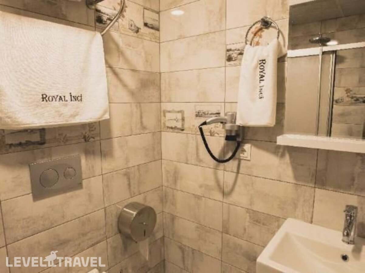 фотографии номера Трехместный делюкс отеля Royal Inci Airport Hotel в Турция(Кючюкчекмедже) - фото №12