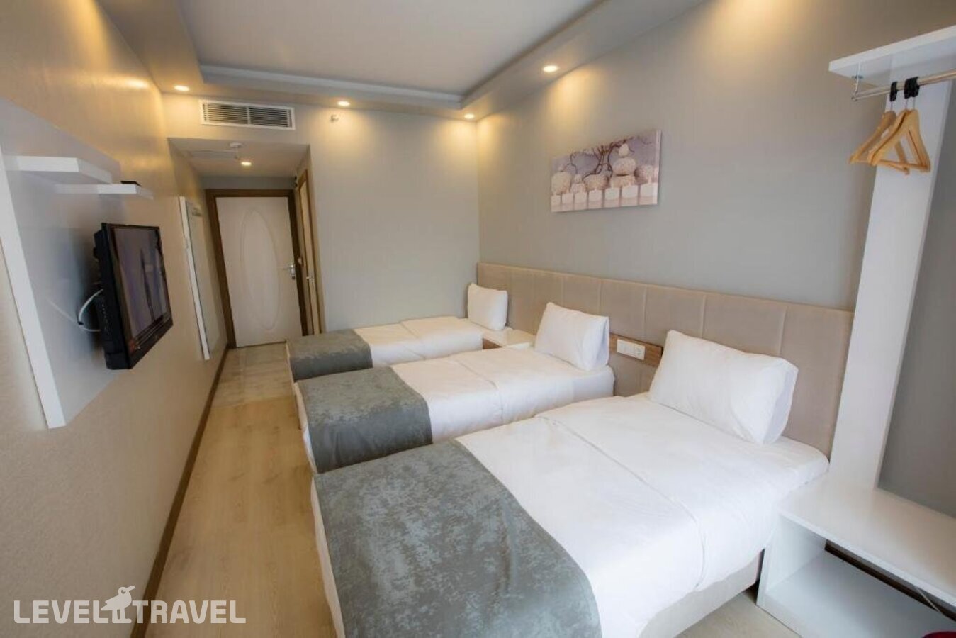 фотографии номера Трехместный делюкс отеля Royal Inci Airport Hotel в Турция(Кючюкчекмедже) - фото №3