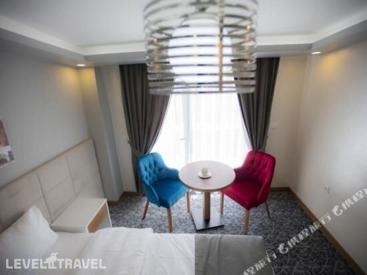 фотографии номера Трехместный делюкс отеля Royal Inci Airport Hotel в Турция(Кючюкчекмедже) - фото №10