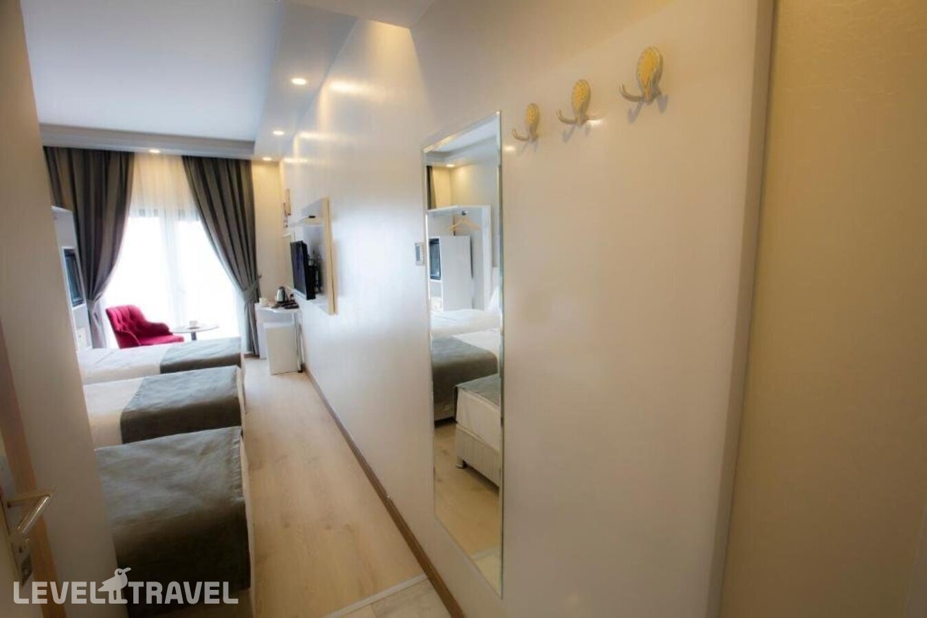 фотографии номера Трехместный делюкс отеля Royal Inci Airport Hotel в Турция(Кючюкчекмедже) - фото №5