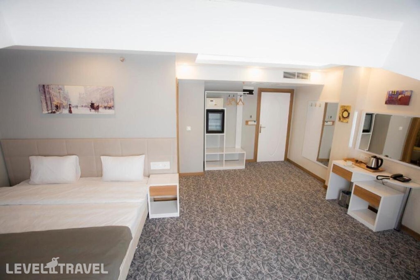 фотографии номера Семейный роскошный люкс отеля Royal Inci Airport Hotel в Турция(Кючюкчекмедже) - фото №11