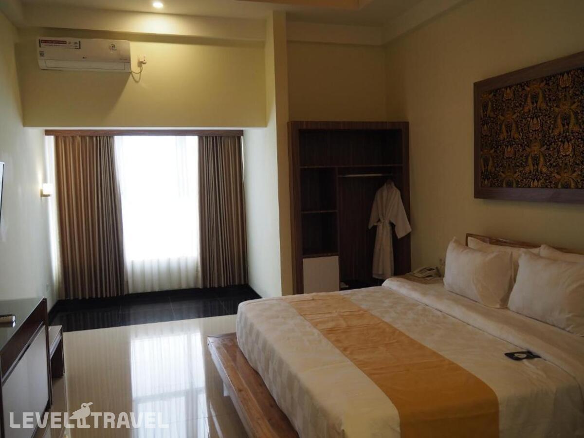 фотографии номера Полулюкс отеля Luminor Hotel Banyuwangi Yos Sudarso в Индонезия(Баньюванги) - фото №1