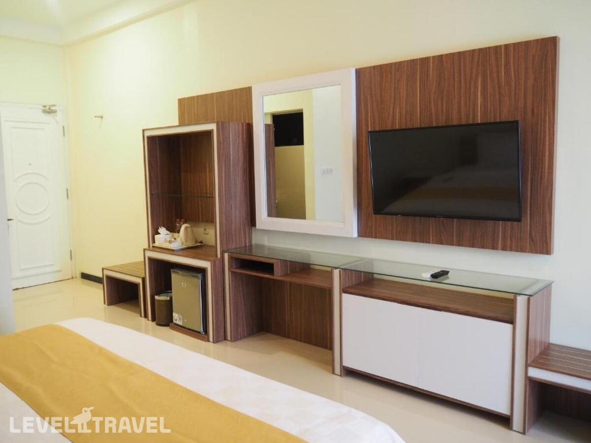фотографии номера Полулюкс отеля Luminor Hotel Banyuwangi Yos Sudarso в Индонезия(Баньюванги) - фото №2