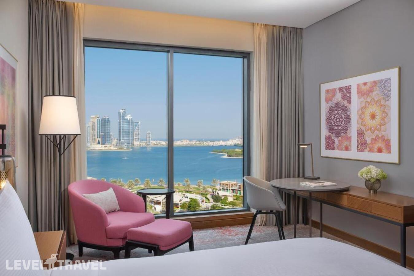 фотографии номера Улучшенный с видом на море отеля DoubleTree by Hilton Sharjah Waterfront Hotel And Residences в ОАЭ(Шарджа) - фото №27