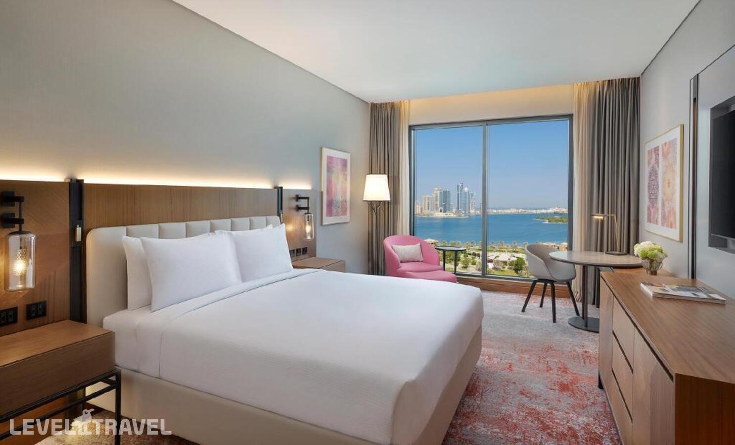 фотографии номера Улучшенный с видом на море отеля DoubleTree by Hilton Sharjah Waterfront Hotel And Residences в ОАЭ(Шарджа) - фото №35
