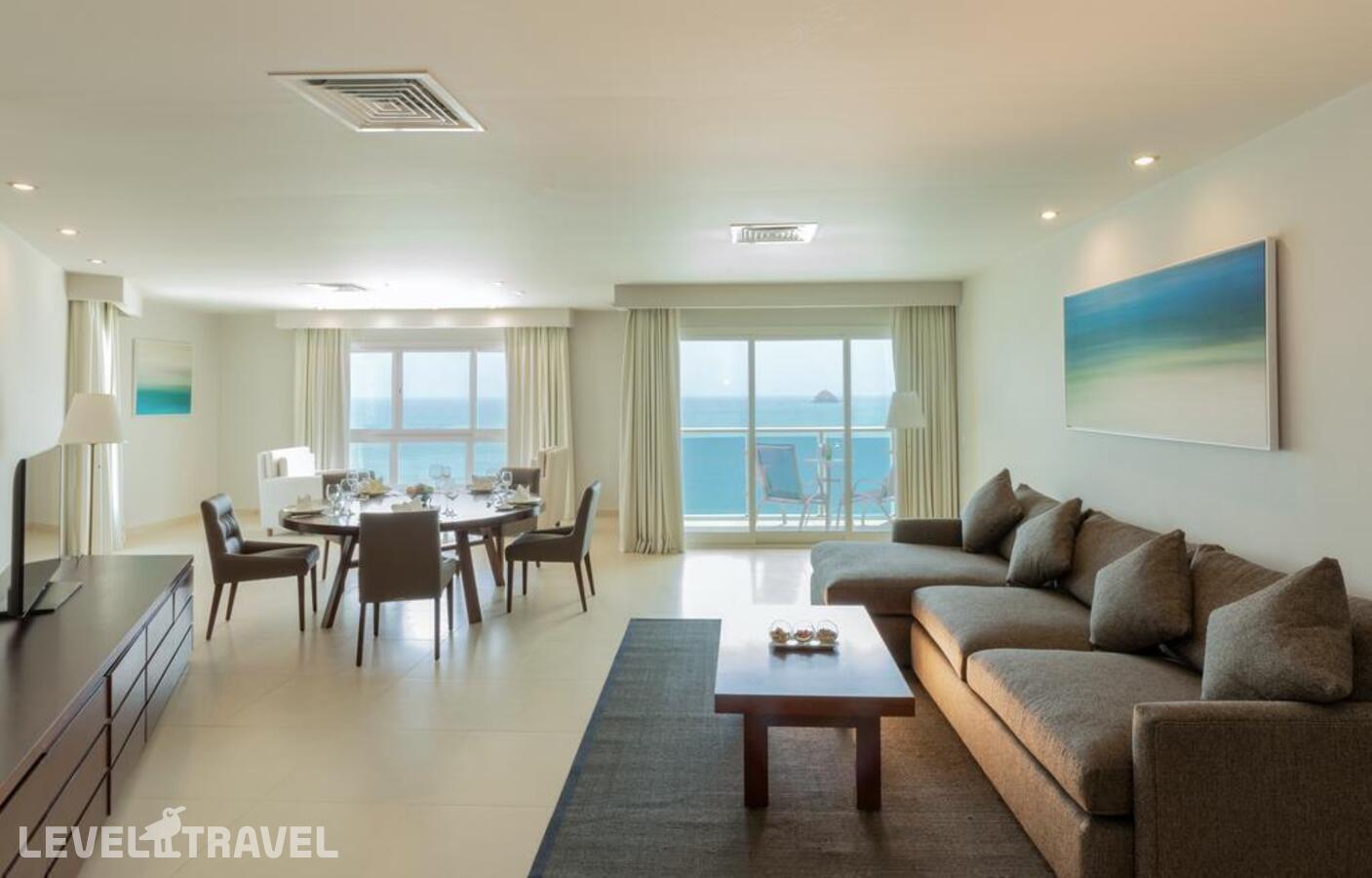 фотографии номера Люкс (1 спальня) отеля Radisson Blu Resort Fujairah в ОАЭ(Дибба) - фото №1