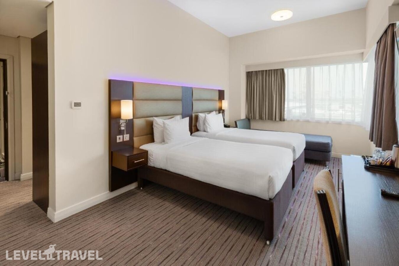 фотографии номера Стандартный (две односпальные кровати) отеля Premier Inn Dubai Ibn Battuta Mall в ОАЭ(Джебель-Али) - фото №12