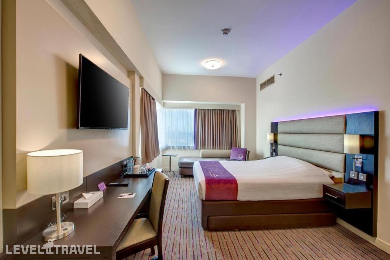 фотографии номера Улучшенный номер отеля Premier Inn Dubai Ibn Battuta Mall в ОАЭ(Джебель-Али) - фото №5