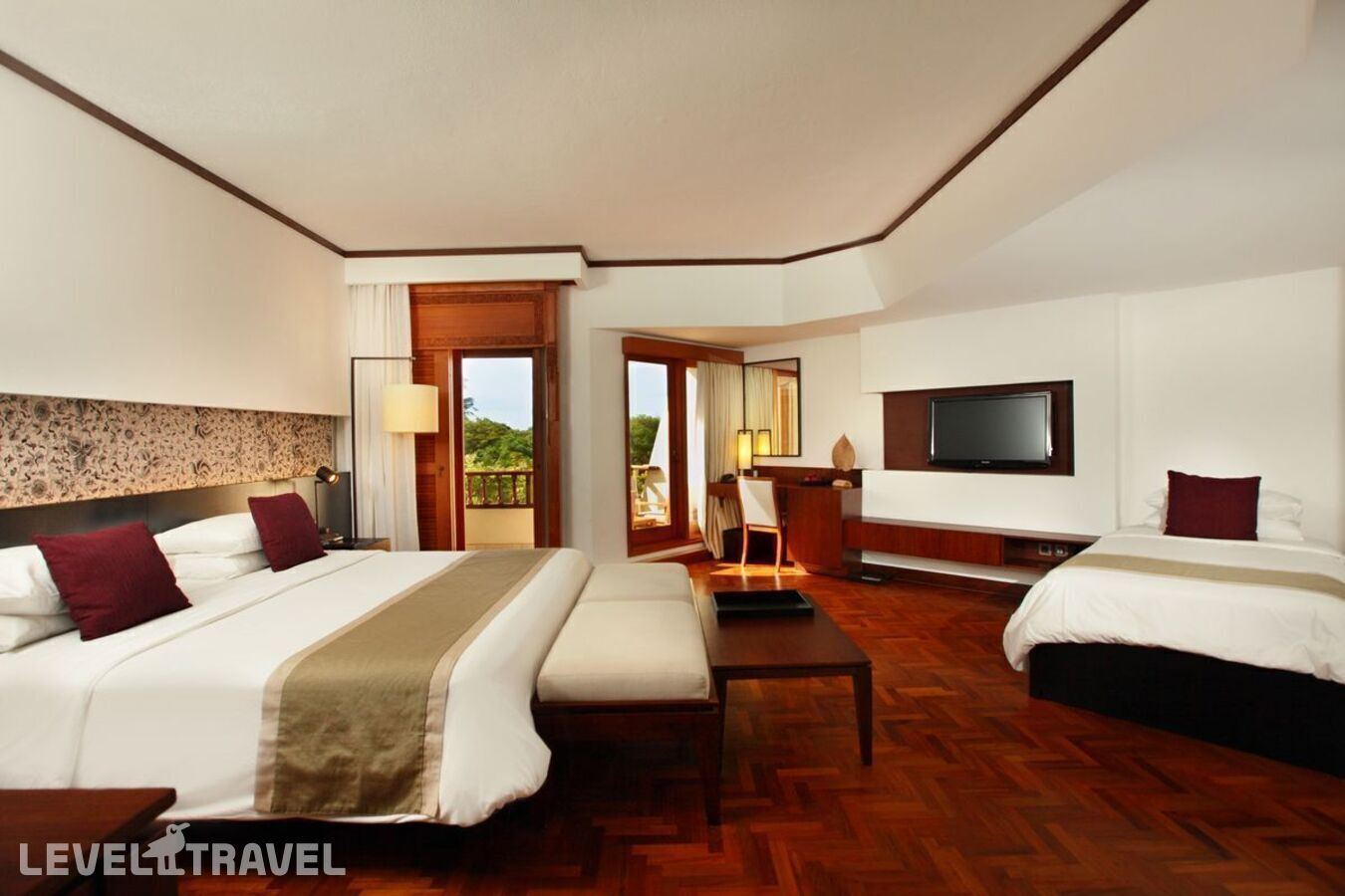 фотографии номера Трехместный делюкс отеля Nusa Dua Beach Hotel & Spa в Индонезия(Нуса Дуа) - фото №1