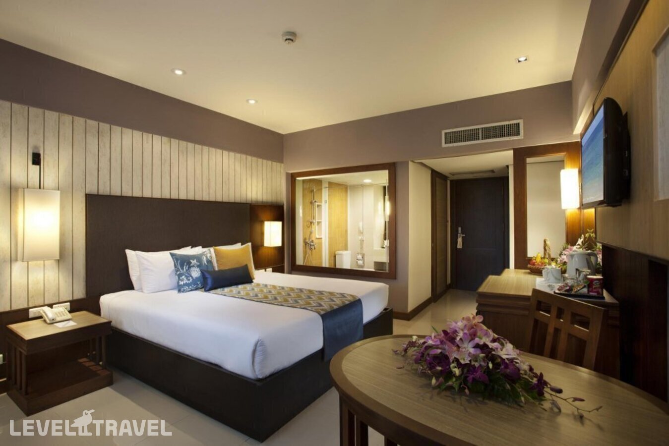 фотографии номера Стандартный номер отеля Courtyard By Marriott Phuket Patong Beach (Ex. Patong Merlin) в Таиланд(Патонг Бич) - фото №1
