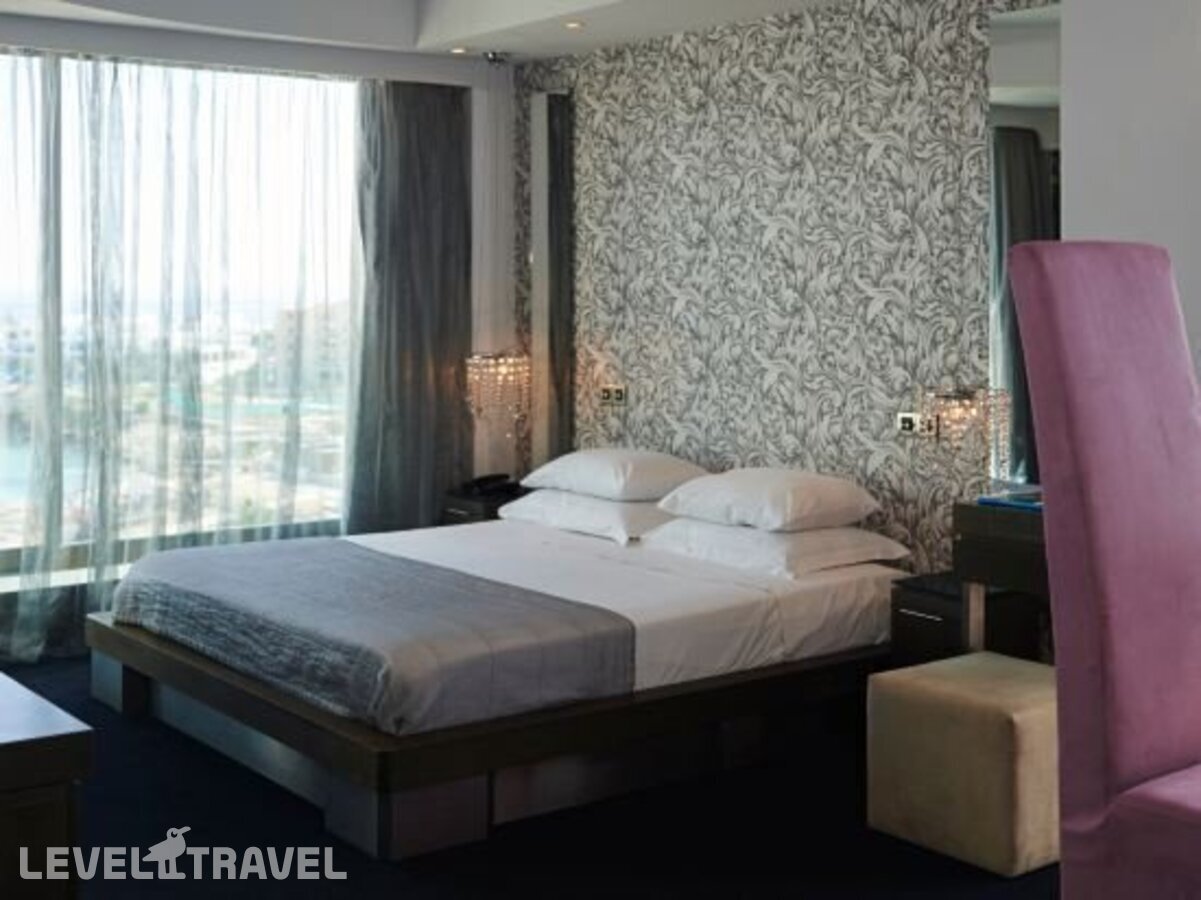 фотографии номера Полулюкс отеля Capo Bay Hotel в Кипр(Фиг Три Бэй) - фото №8