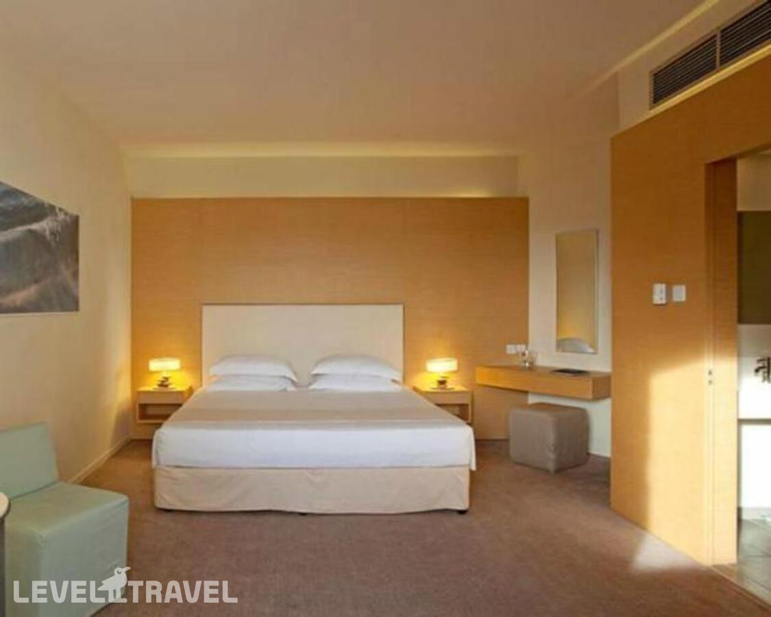 фотографии номера Стандартный номер отеля Capo Bay Hotel в Кипр(Фиг Три Бэй) - фото №29