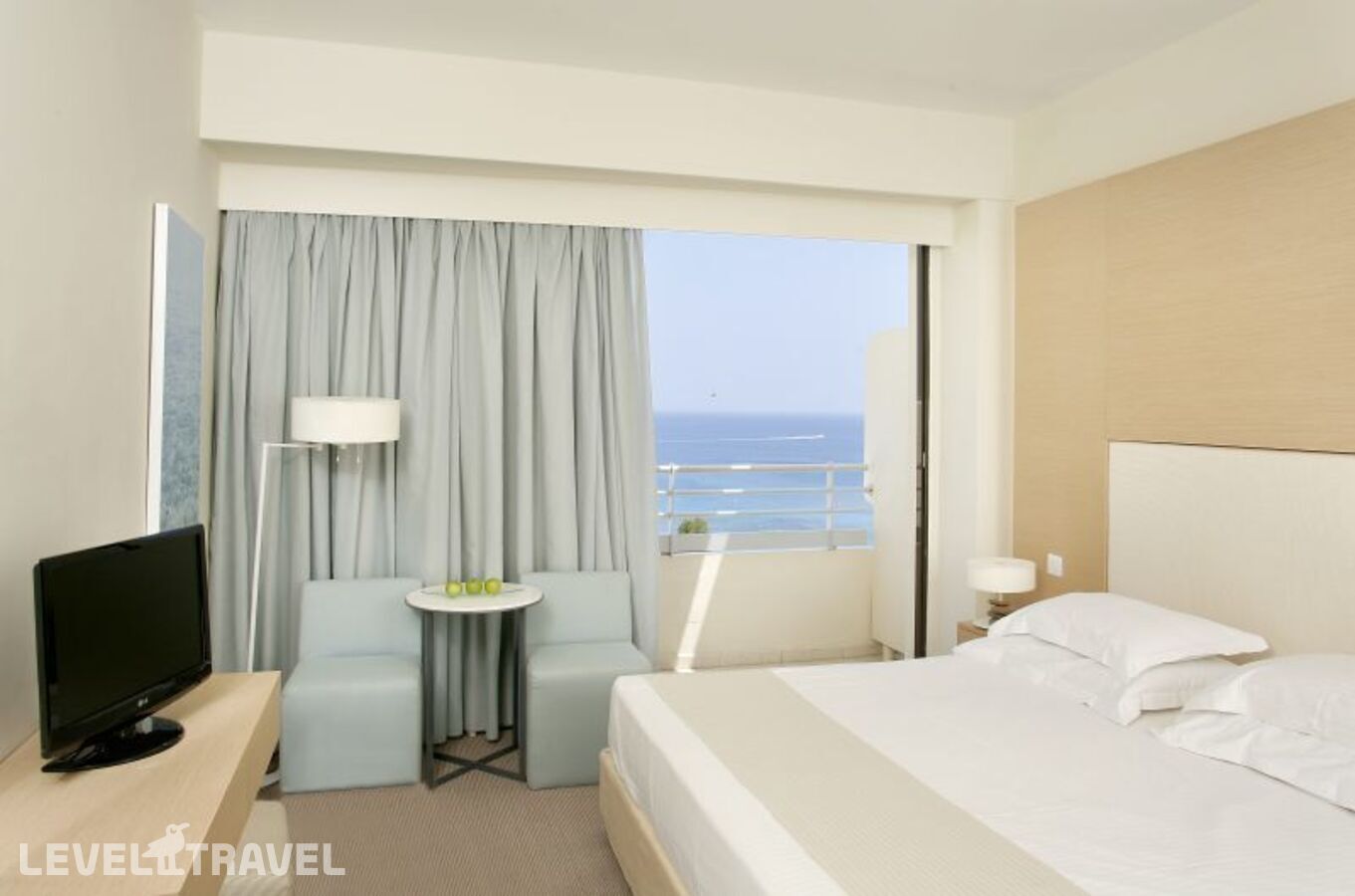 фотографии номера Стандартный номер отеля Capo Bay Hotel в Кипр(Фиг Три Бэй) - фото №1