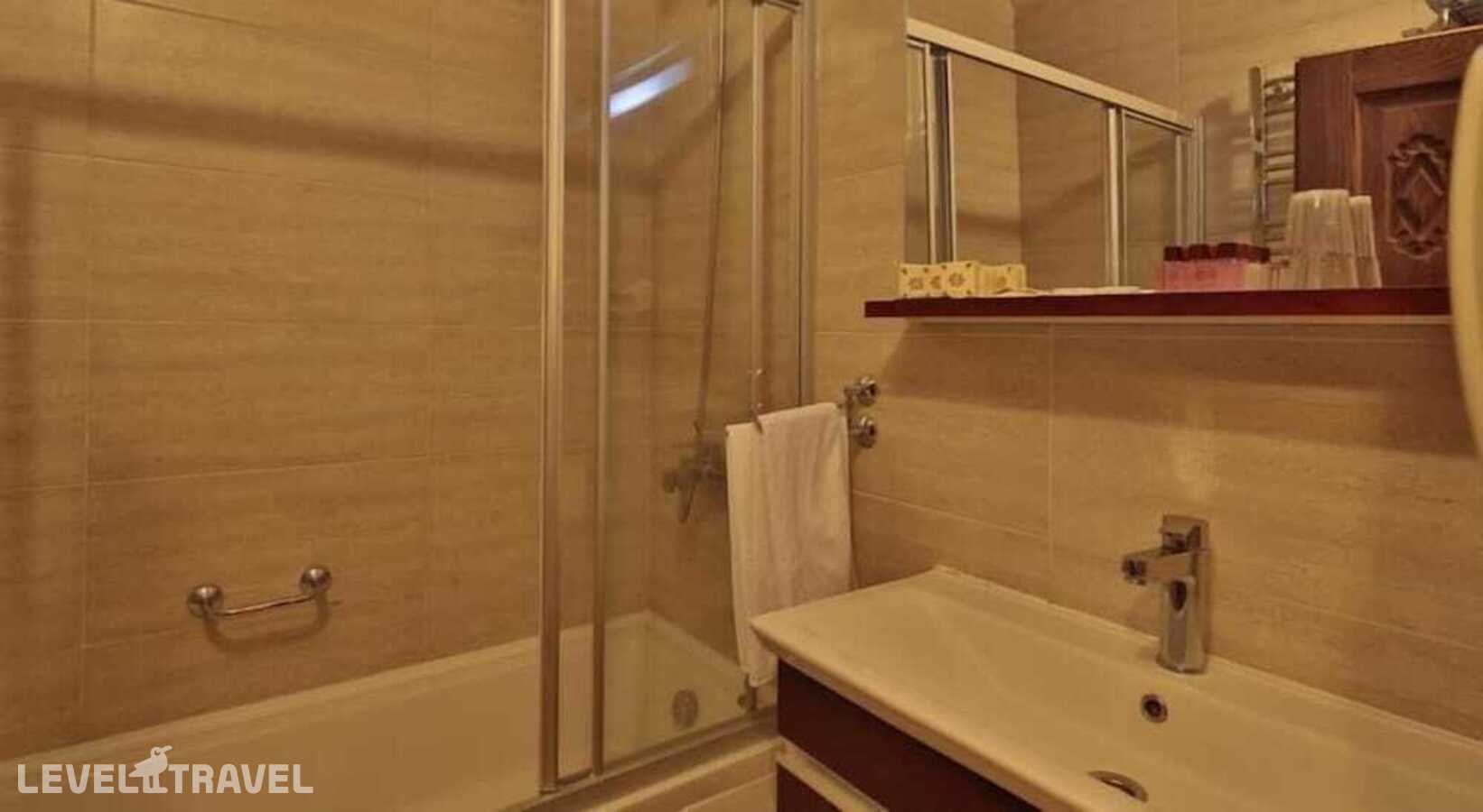 фотографии номера Трехместный номер отеля Burcu Kaya Hotel в Турция(Ортахисар) - фото №4