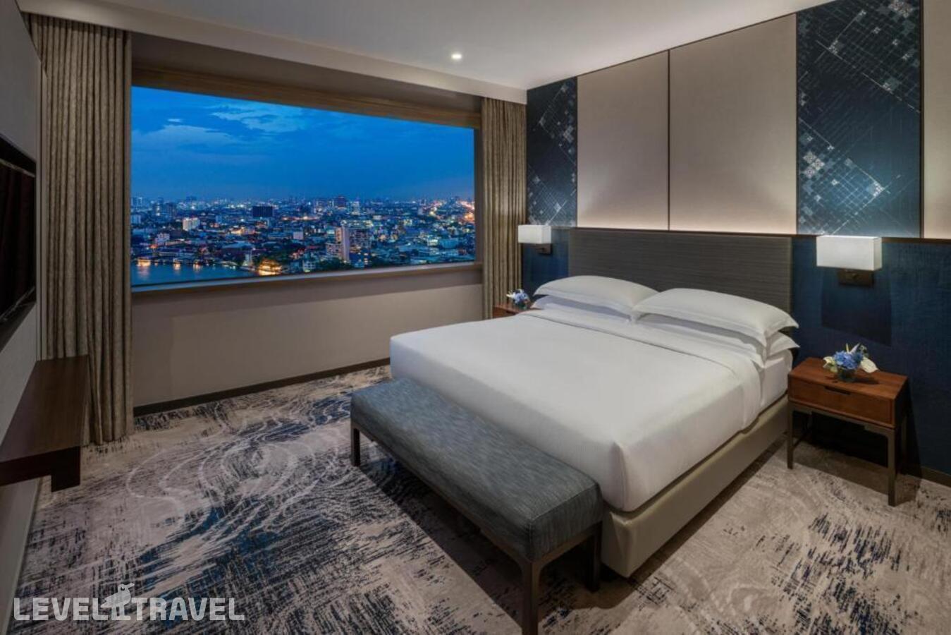 фотографии номера Семейный люкс отеля Millennium Hilton Bangkok Hotel в Таиланд(Бангкок) - фото №2
