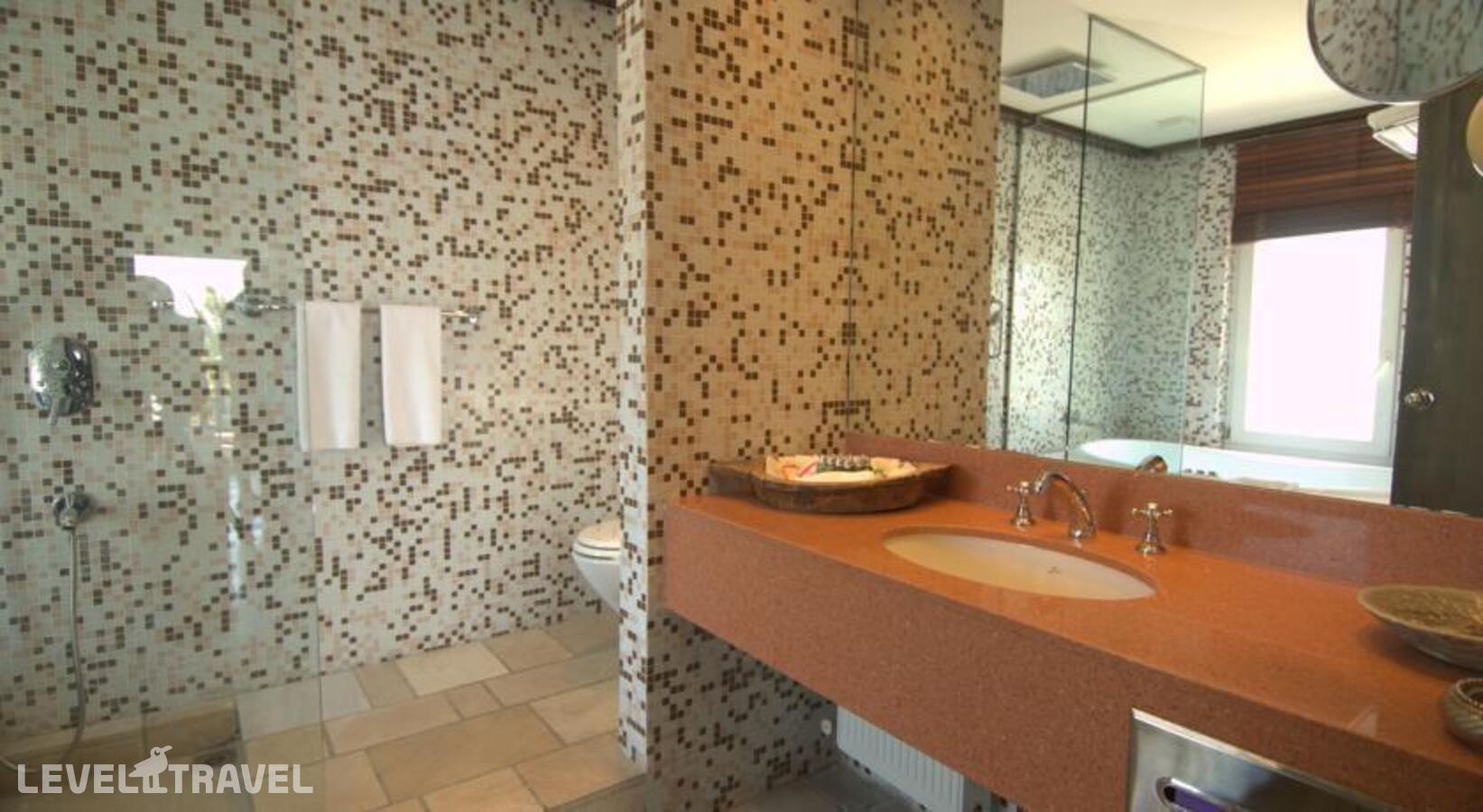 фотографии номера Номер Роскошный отеля The Marmara Hotel Bodrum (Adults Only 13+) в Турция(Бодрум - центр) - фото №6