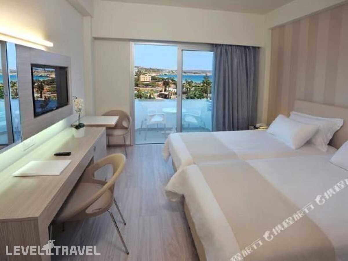 фотографии номера Улучшенный с видом на море отеля Nestor Hotel в Кипр(Пантаху Бич) - фото №6