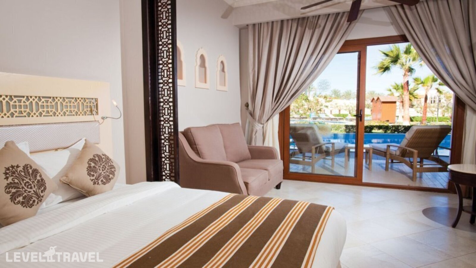 фотографии номера Делюкс Swim Up отеля Sunrise Arabian Beach Resort в Египет(Шаркс Бэй) - фото №9