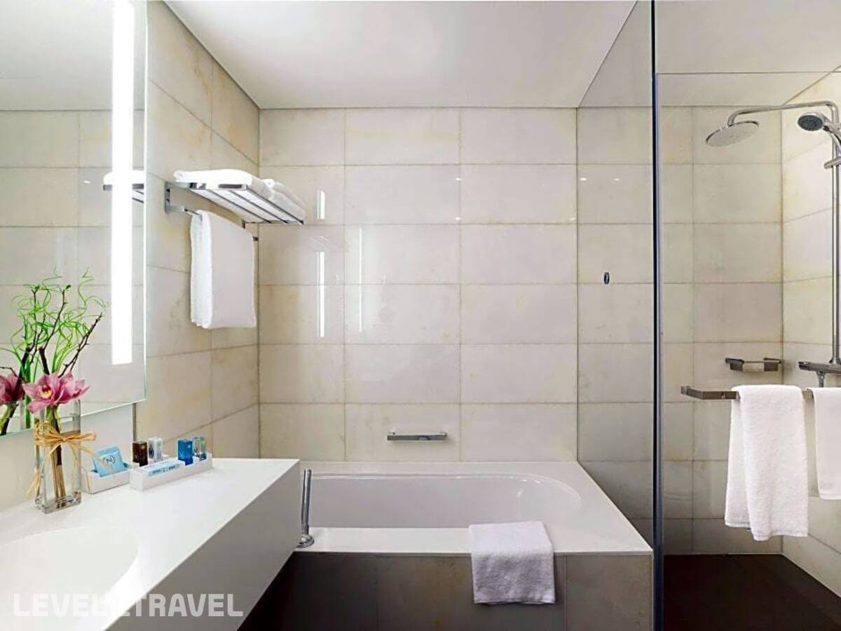 фотографии номера Четырехместный улучшенный отеля Novotel Abu Dhabi Al Bustan в ОАЭ(Абу-Даби) - фото №5