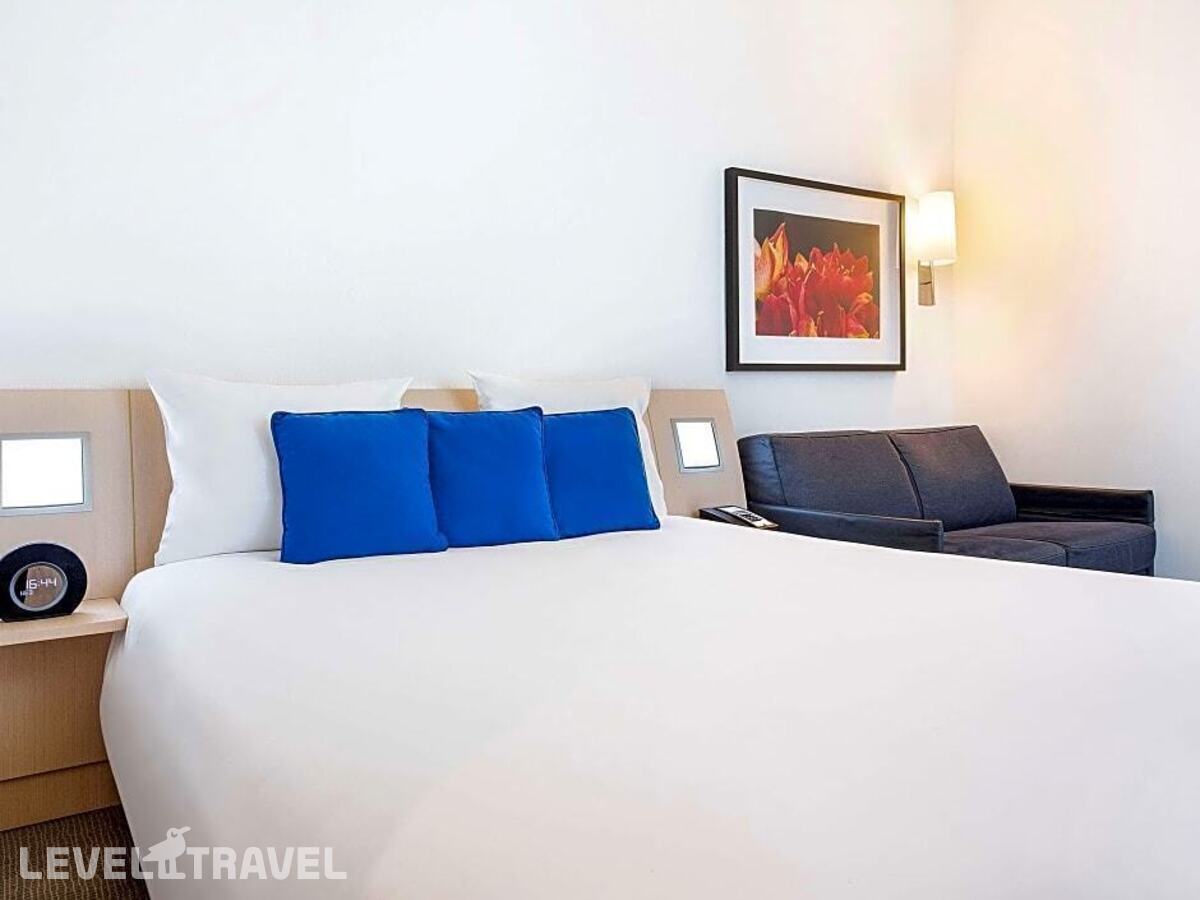 фотографии номера Четырехместный улучшенный отеля Novotel Abu Dhabi Al Bustan в ОАЭ(Абу-Даби) - фото №2