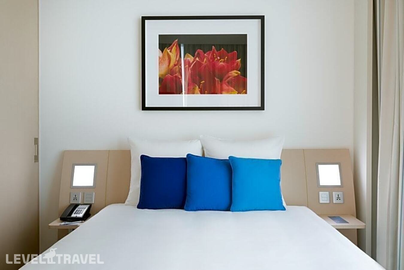 фотографии номера Четырехместный улучшенный отеля Novotel Abu Dhabi Al Bustan в ОАЭ(Абу-Даби) - фото №7
