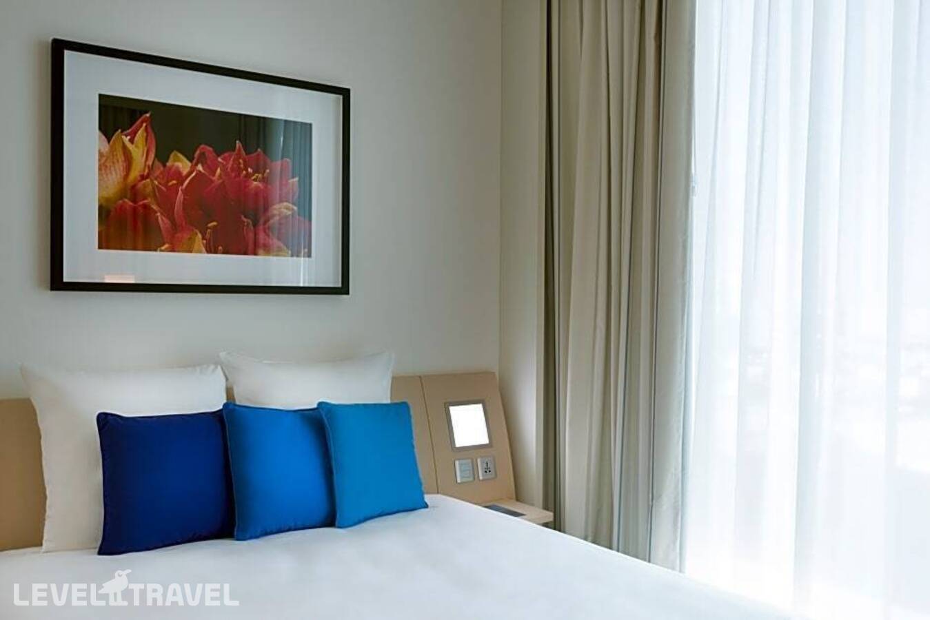 фотографии номера Четырехместный улучшенный отеля Novotel Abu Dhabi Al Bustan в ОАЭ(Абу-Даби) - фото №8
