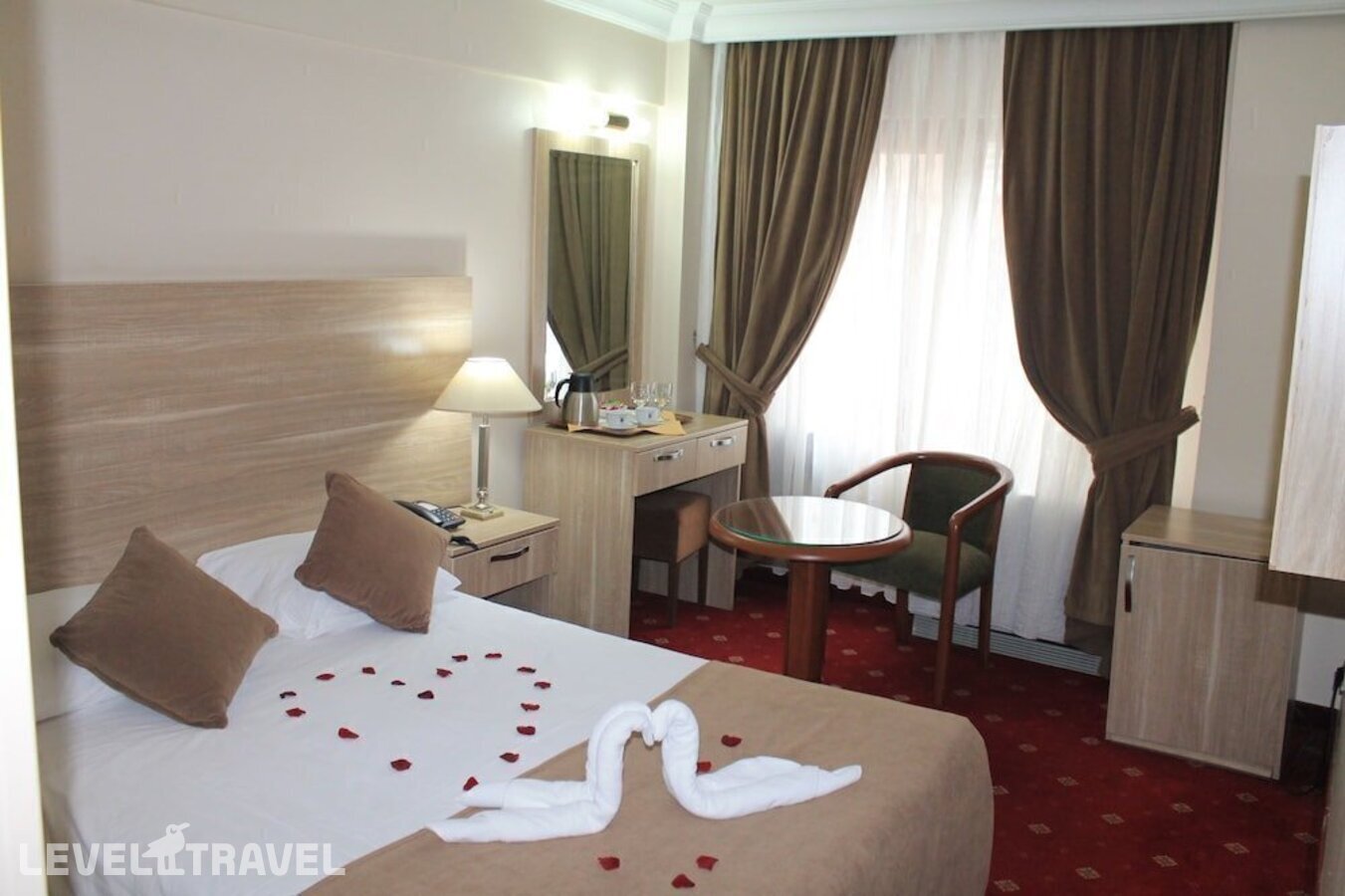 фотографии номера Трехместный номер отеля Buyuk Sahinler Hotel в Турция(Фатих) - фото №5