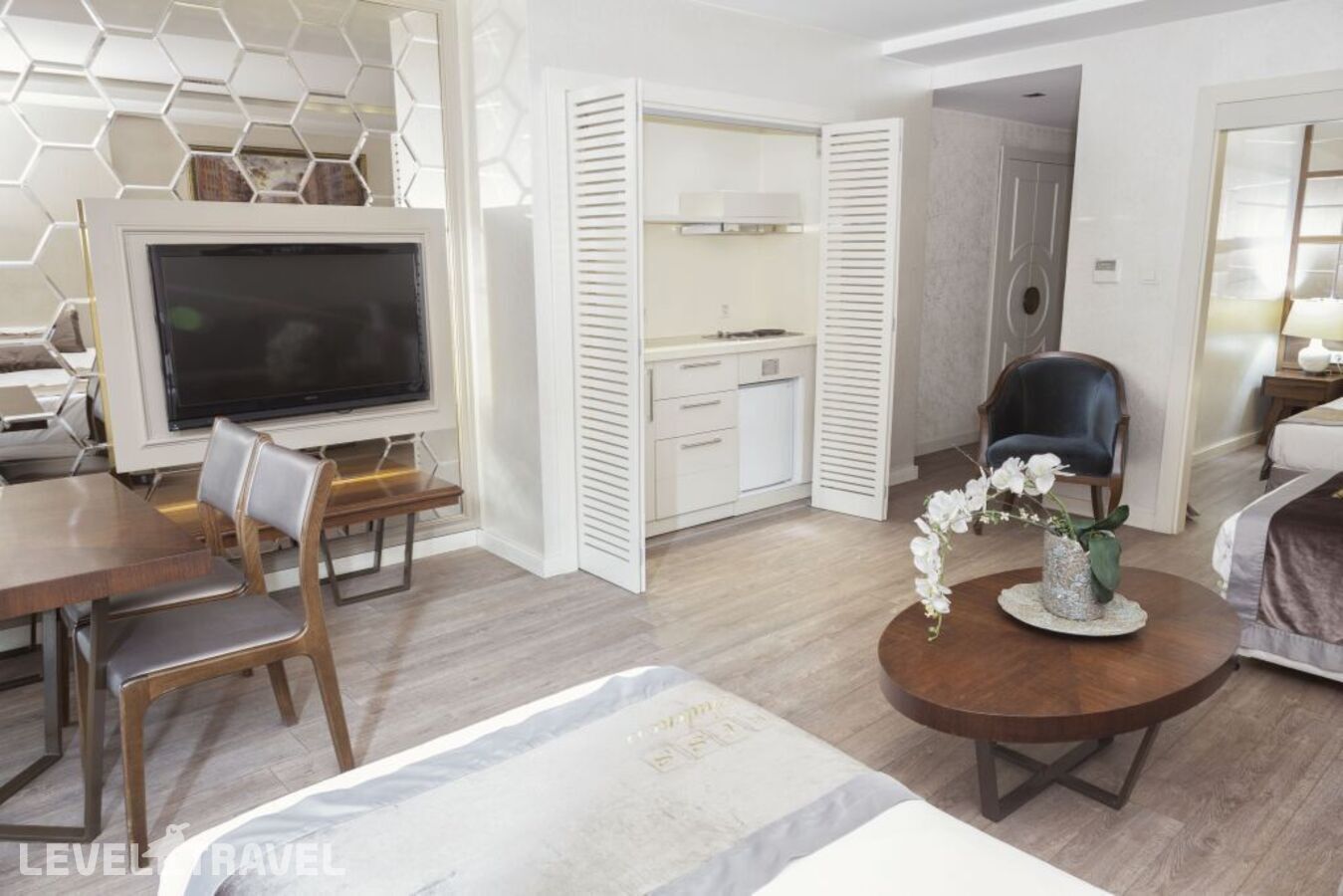 фотографии номера Семейный люкс отеля Orka Taksim Suites & Hotel (ex.Suiteness Taksim Hotel) в Турция(Бейоглу) - фото №3