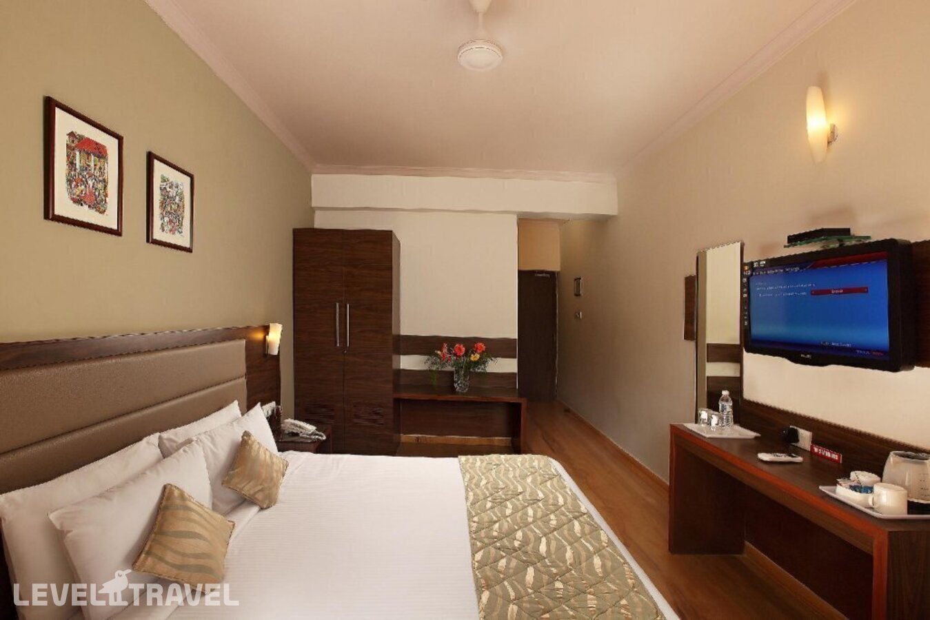 фотографии номера Стандартный номер отеля The Hawaii Comforts Hotel в Индия(Дона Паула) - фото №1