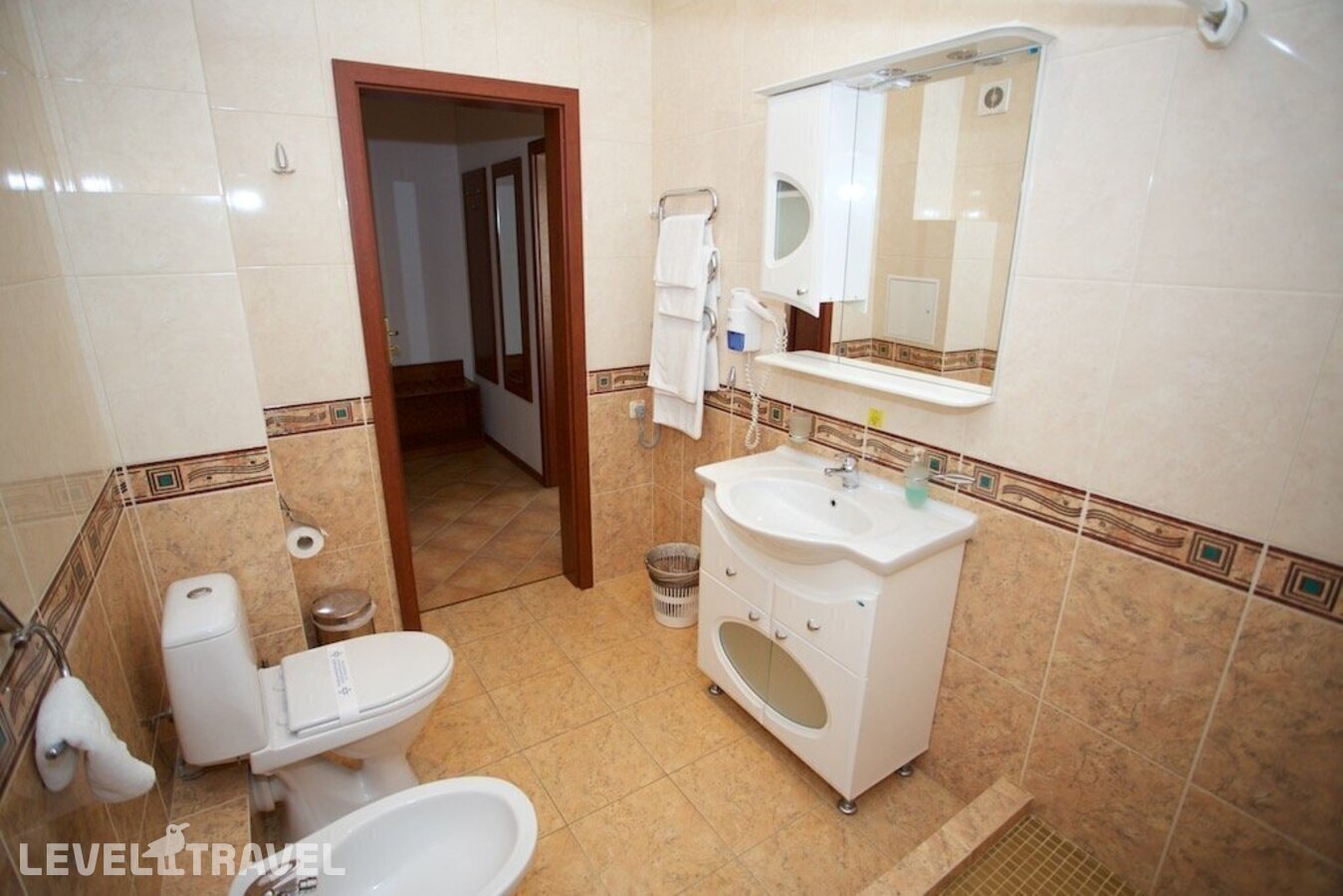 фотографии номера Полулюкс отеля Atrium Kings Way Hotel в Россия(Севастополь) - фото №3