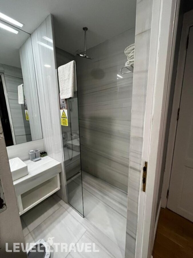фотографии номера Улучшенный номер отеля Lina Hotel Taksim Pera (Ex. Walton Hotels Taksim Pera) в Турция(Бейоглу) - фото №7