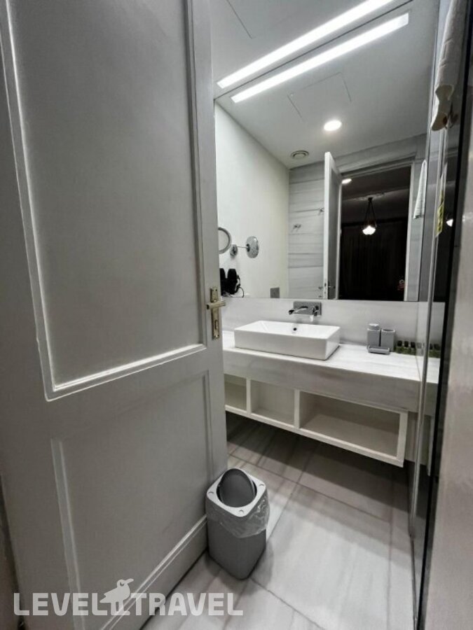 фотографии номера Улучшенный номер отеля Lina Hotel Taksim Pera (Ex. Walton Hotels Taksim Pera) в Турция(Бейоглу) - фото №6