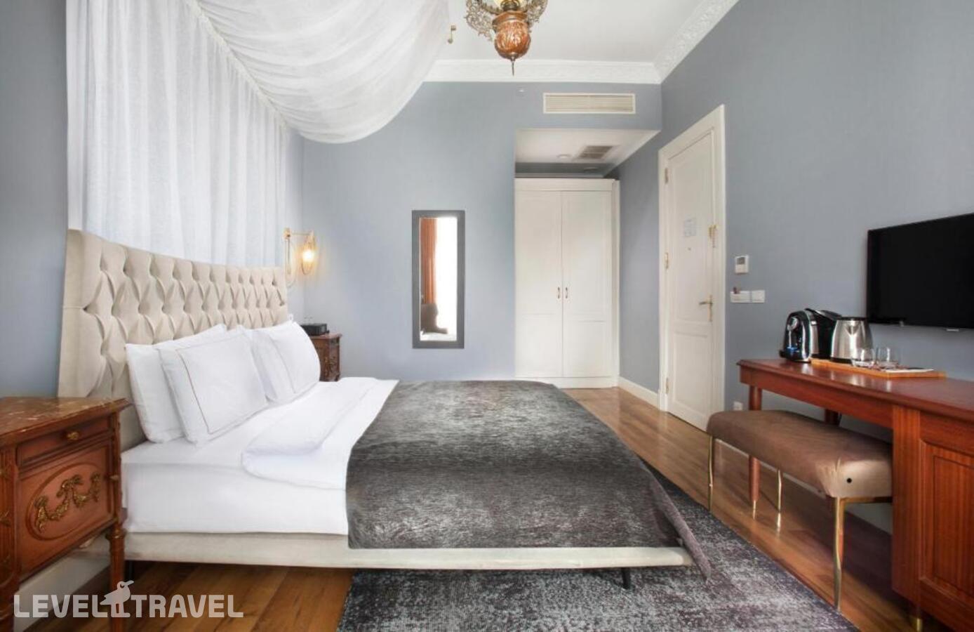 фотографии номера Улучшенный номер отеля Lina Hotel Taksim Pera (Ex. Walton Hotels Taksim Pera) в Турция(Бейоглу) - фото №1