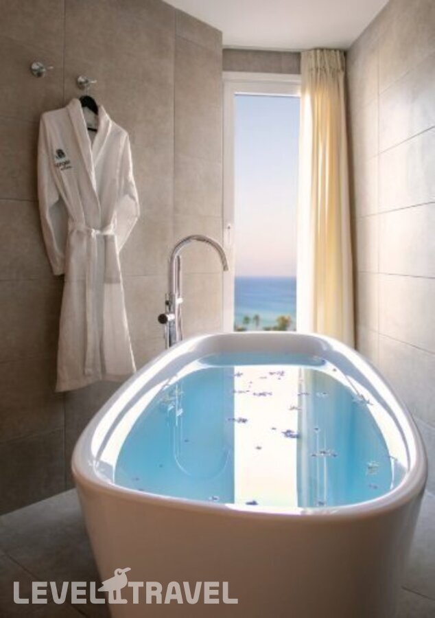 фотографии номера Полулюкс отеля Vangelis Hotel & Suites в Кипр(Протарас) - фото №4