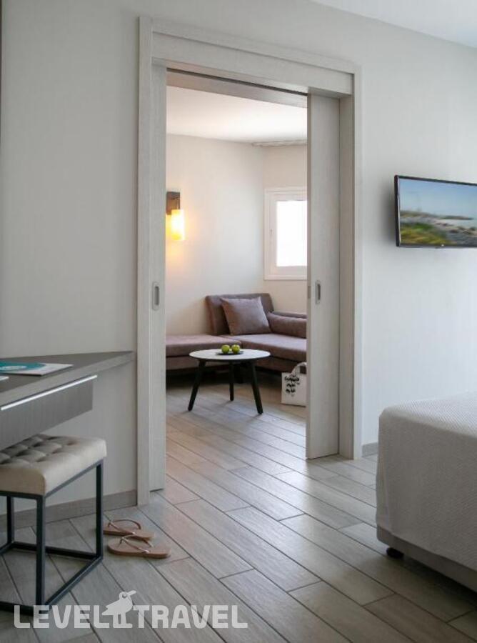 фотографии номера Люкс отеля Vangelis Hotel & Suites в Кипр(Протарас) - фото №1