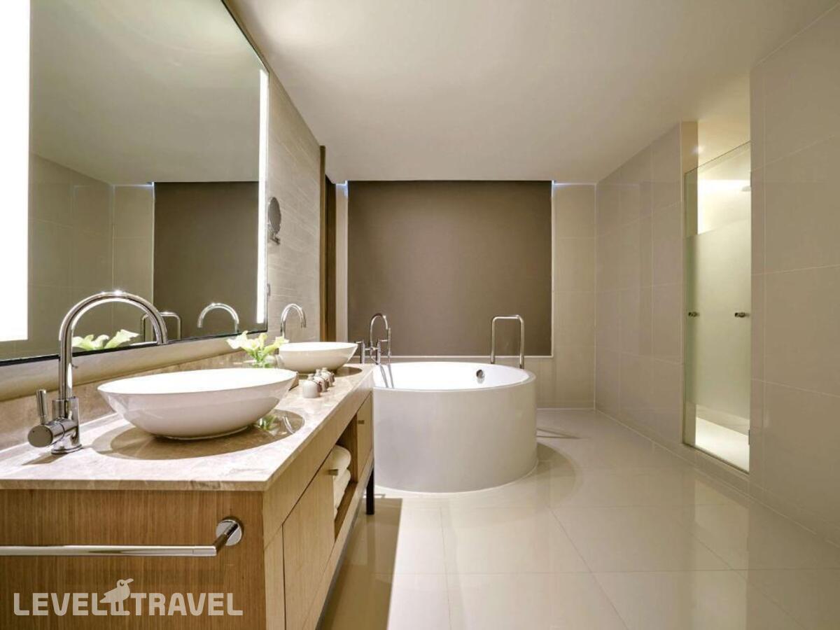 фотографии номера Представительский люкс отеля Movenpick Siam Hotel Na Jomtien Pattaya в Таиланд(Джомтьен) - фото №4
