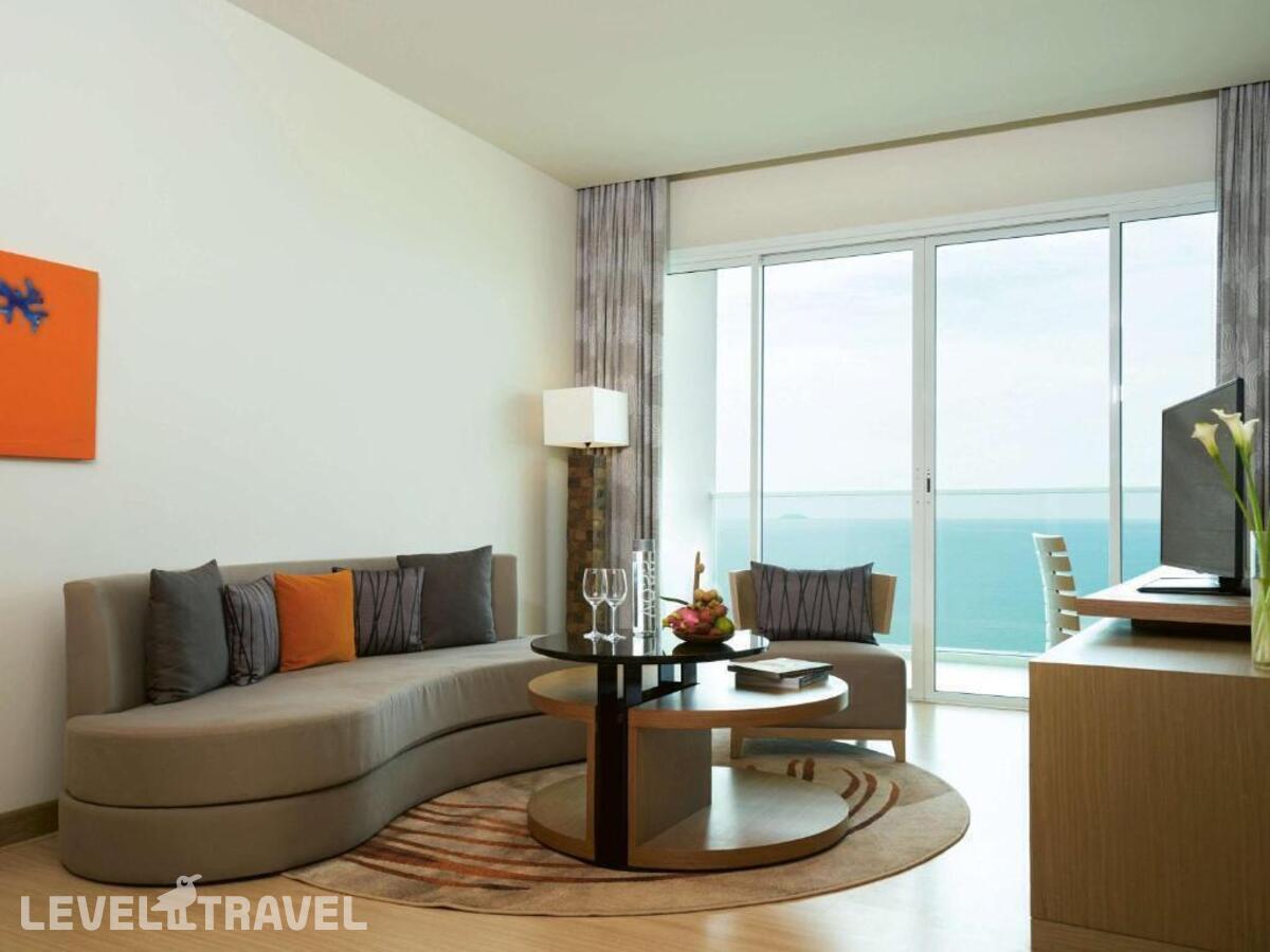 фотографии номера Представительский люкс отеля Movenpick Siam Hotel Na Jomtien Pattaya в Таиланд(Джомтьен) - фото №1