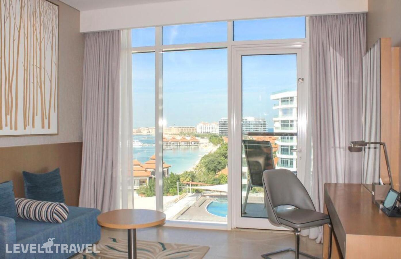 фотографии номера Делюкс с балконом отеля Royal Central The Palm в ОАЭ(Дубай Пальма) - фото №1