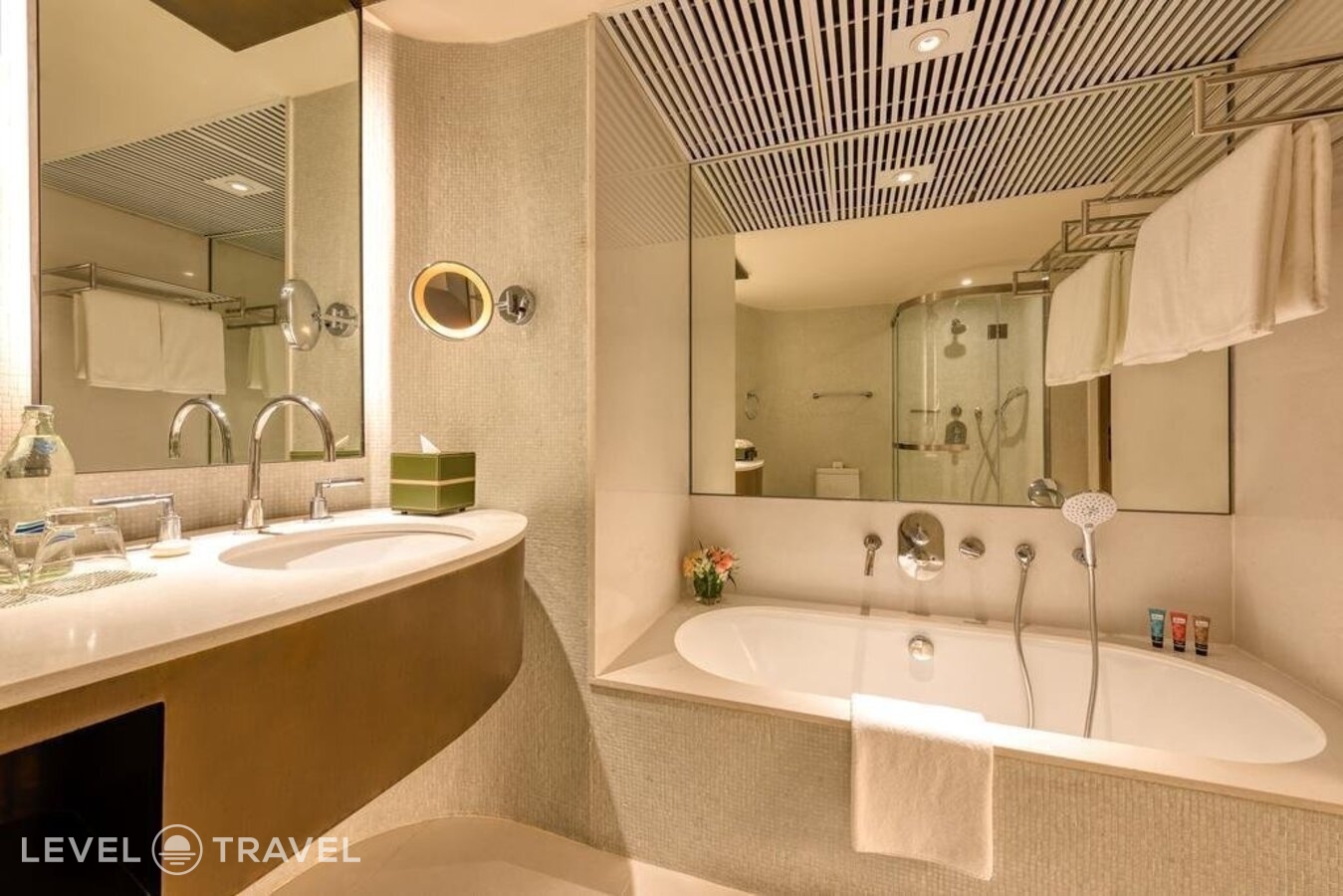 фотографии номера Трехместный делюкс отеля Movenpick Bdms Wellness Resort Bangkok в Таиланд(Бангкок) - фото №4