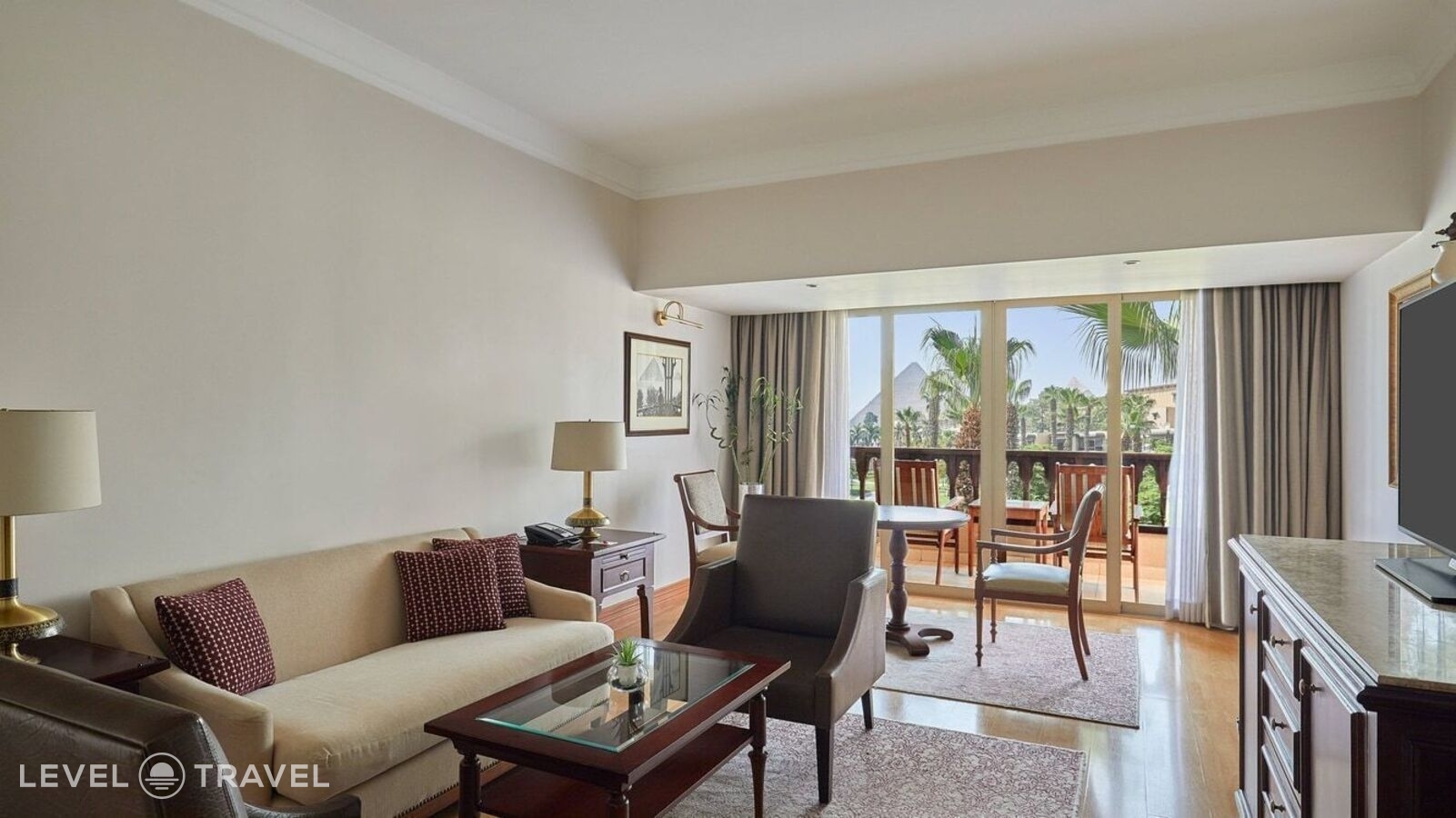 фотографии номера Люкс с видом на Пирамиды отеля Marriott Mena House в Египет(Каир) - фото №3