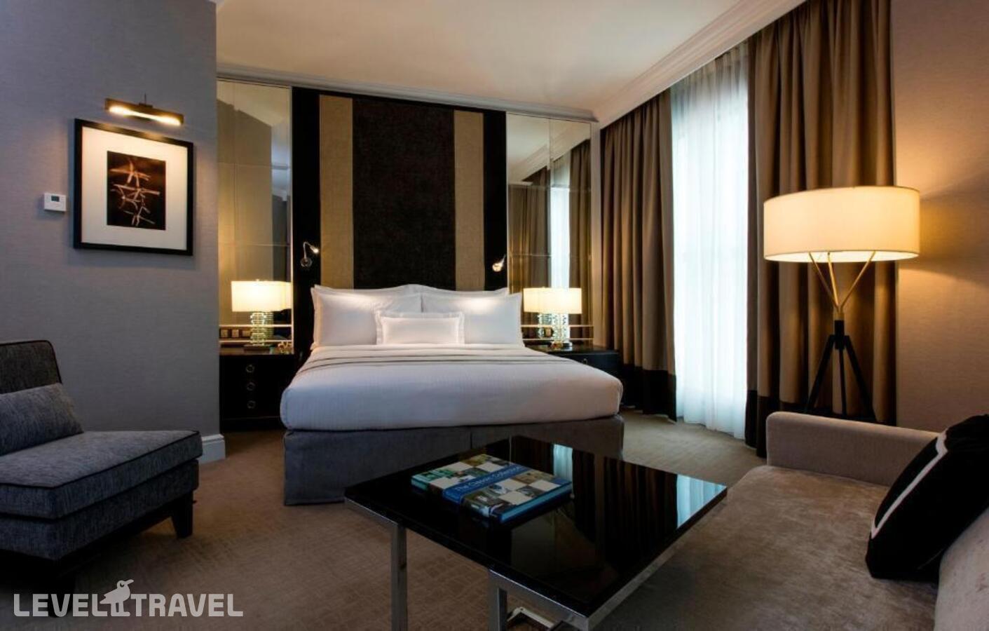 фотографии номера Представительский делюкс отеля The Ritz-Carlton, Kuala Lumpur в Малайзия(Куала-Лумпур) - фото №1