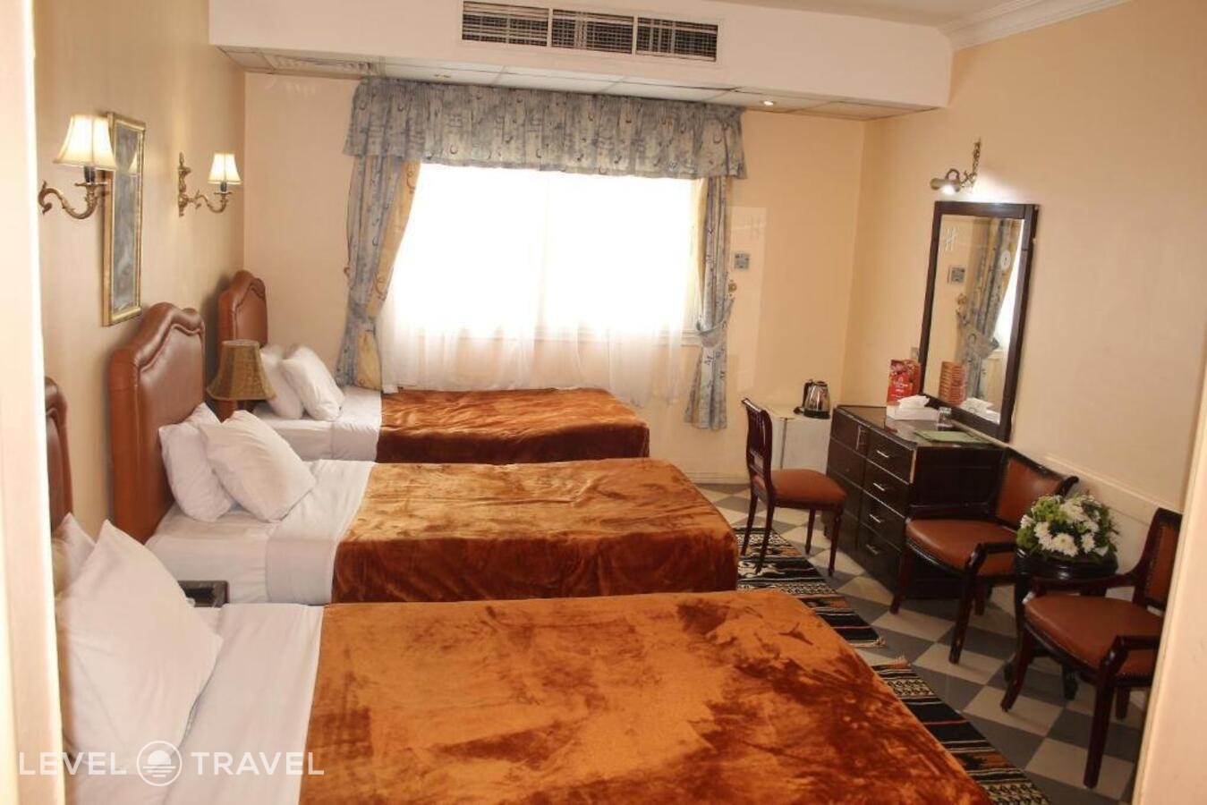 фотографии номера Трехместный улучшенный отеля Holidays Express Hotel в Египет(Гиза) - фото №1
