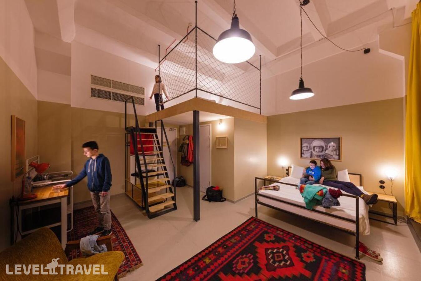 фотографии номера Люкс отеля Fabrika Hostel & Suites в Грузия(Тбилиси) - фото №4