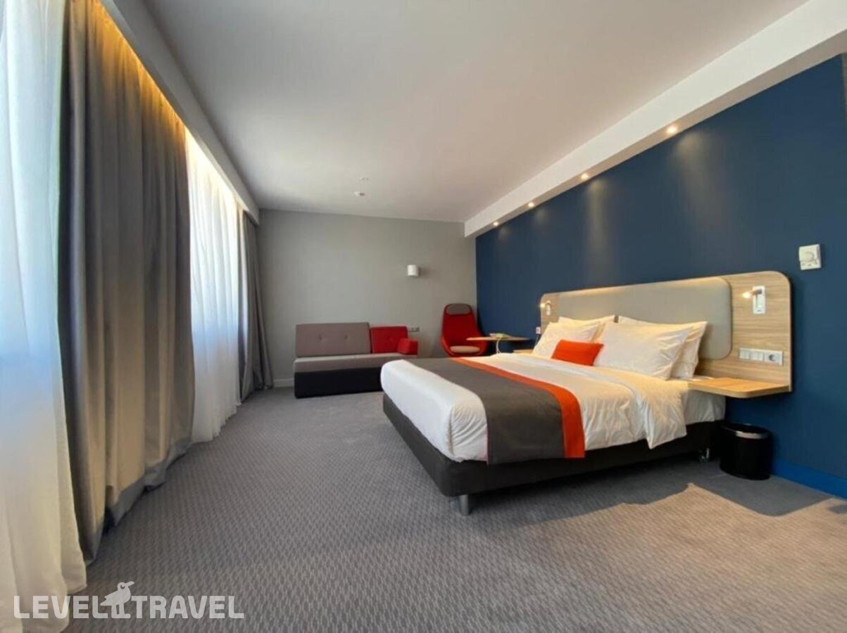 фотографии номера Стандартный номер отеля Holiday Inn Express Almaty в Казахстан(Алматы) - фото №4