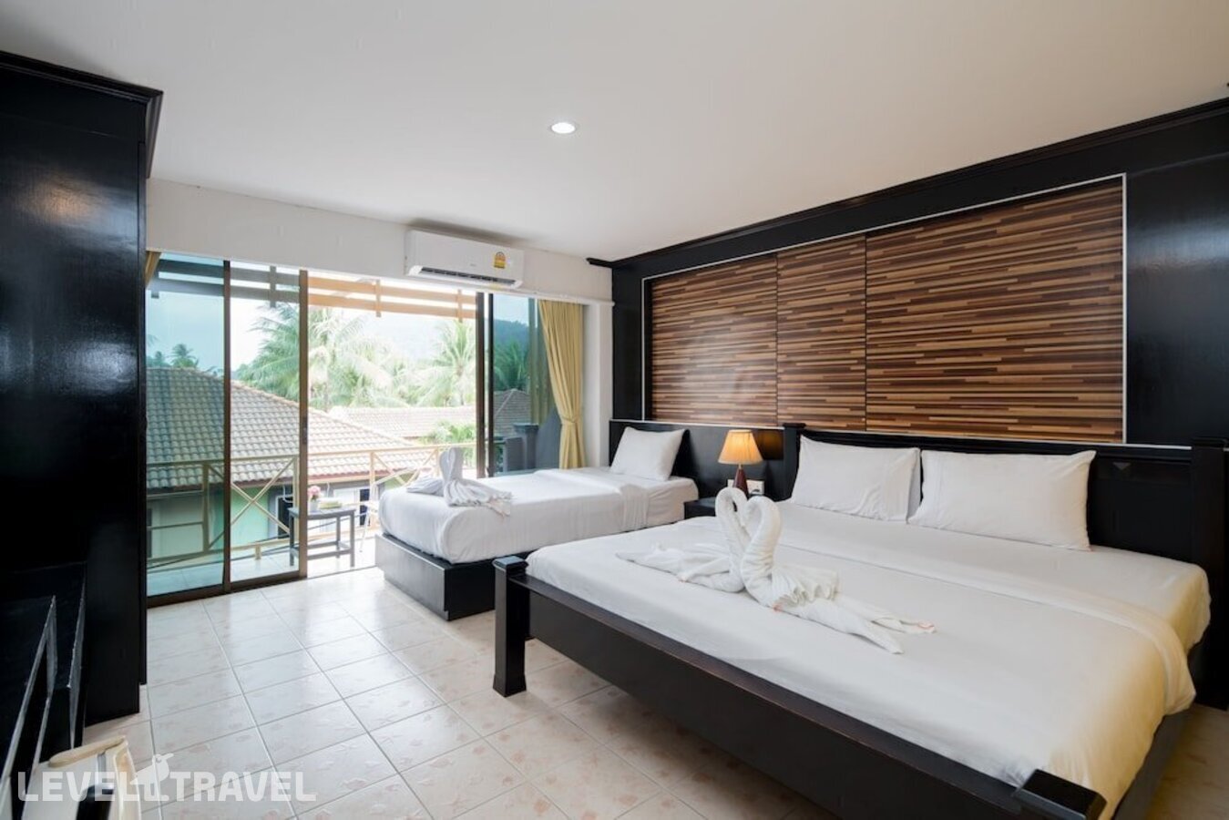 фотографии номера Улучшенный номер отеля Royal Beach Residence в Таиланд(Патонг Бич) - фото №1