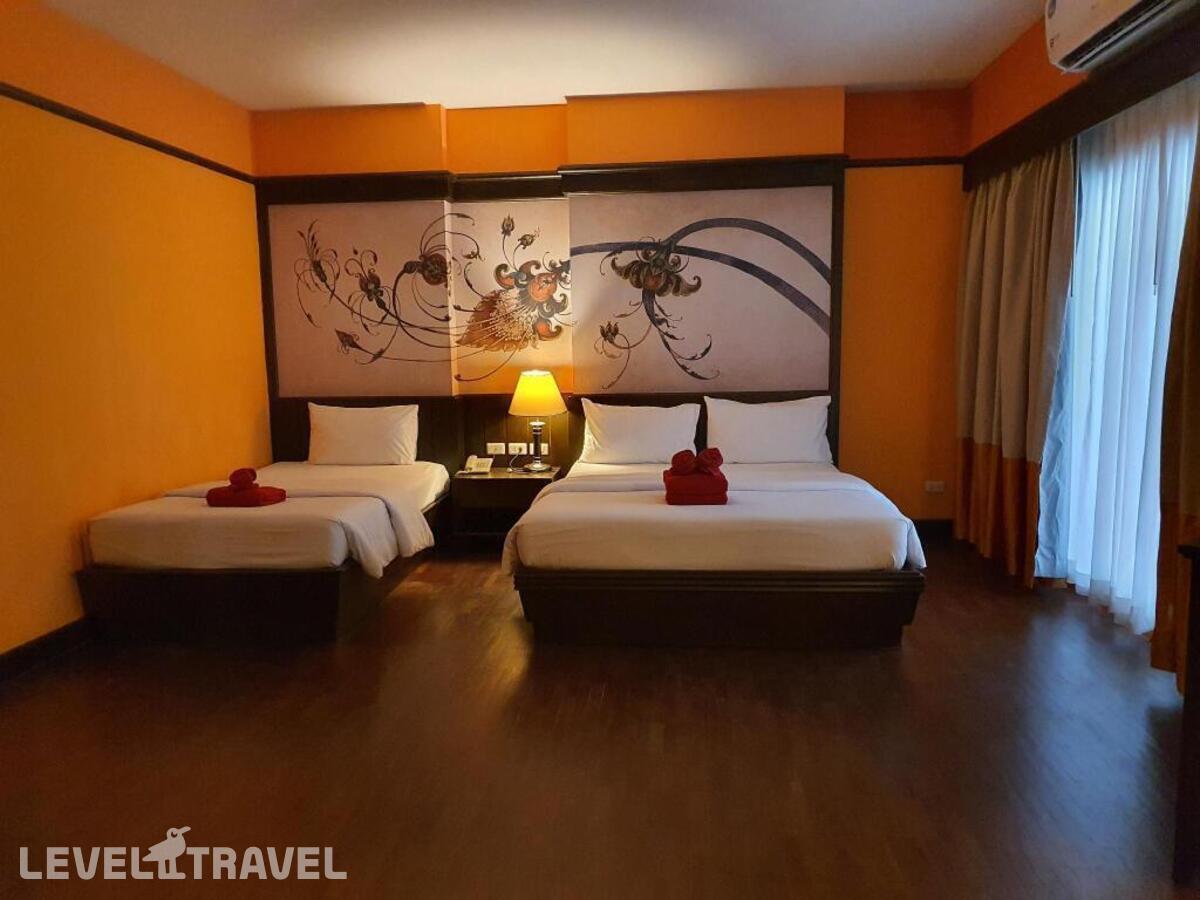 фотографии номера Трехместный улучшенный отеля Sarita Chalet & Spa в Таиланд(Джомтьен) - фото №1