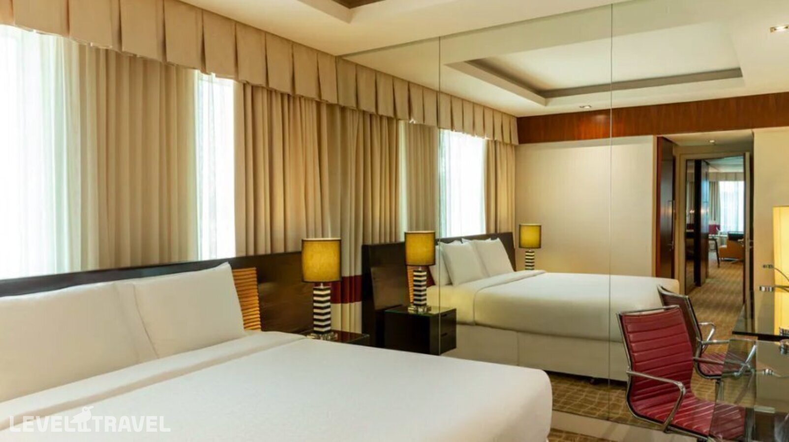 фотографии номера Люкс отеля Majestic Premier Hotel (Ex. Four Points By Sheraton Bur Dubai) в ОАЭ(Бар Дубай) - фото №2