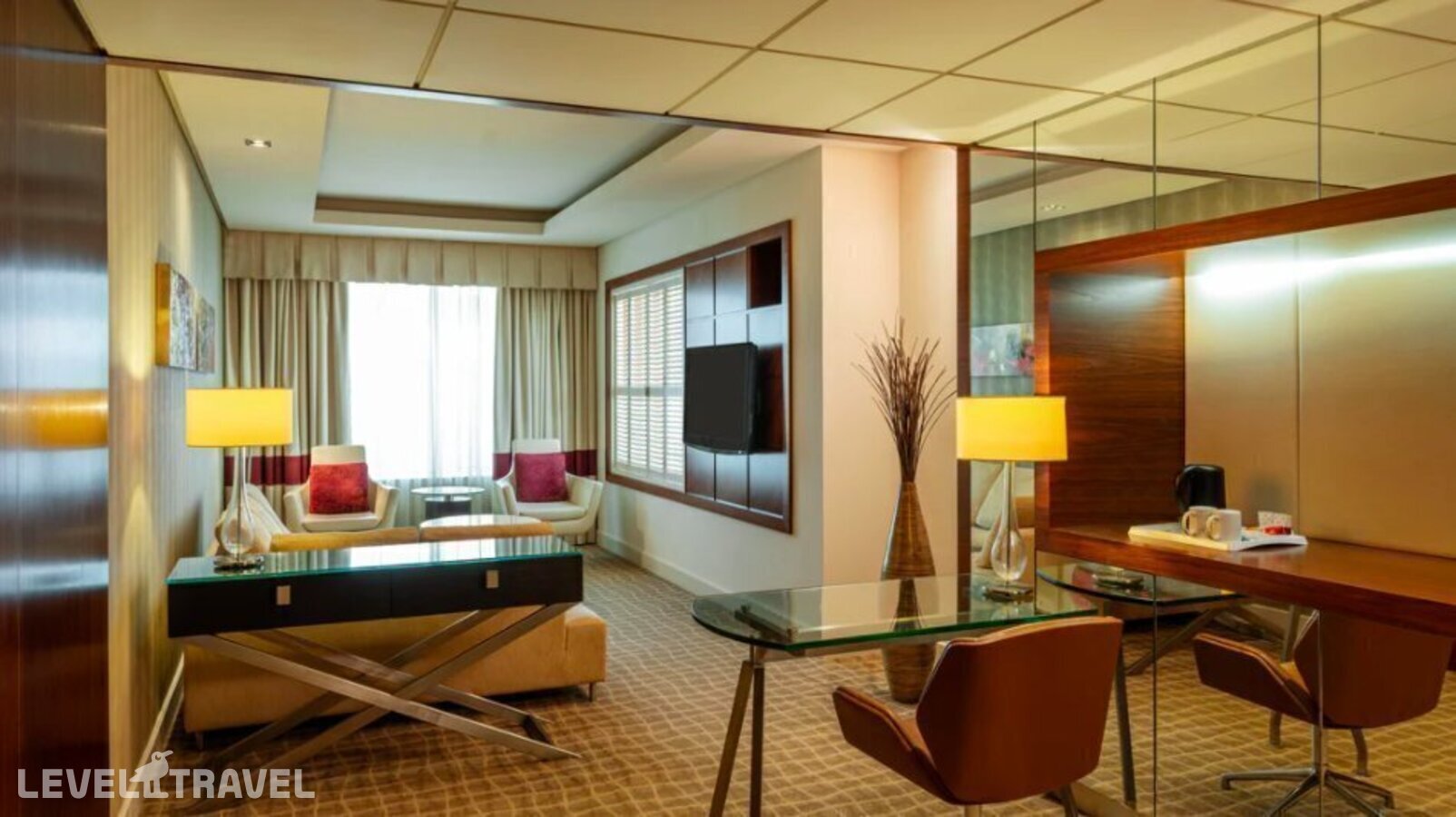 фотографии номера Люкс отеля Majestic Premier Hotel (Ex. Four Points By Sheraton Bur Dubai) в ОАЭ(Бар Дубай) - фото №3